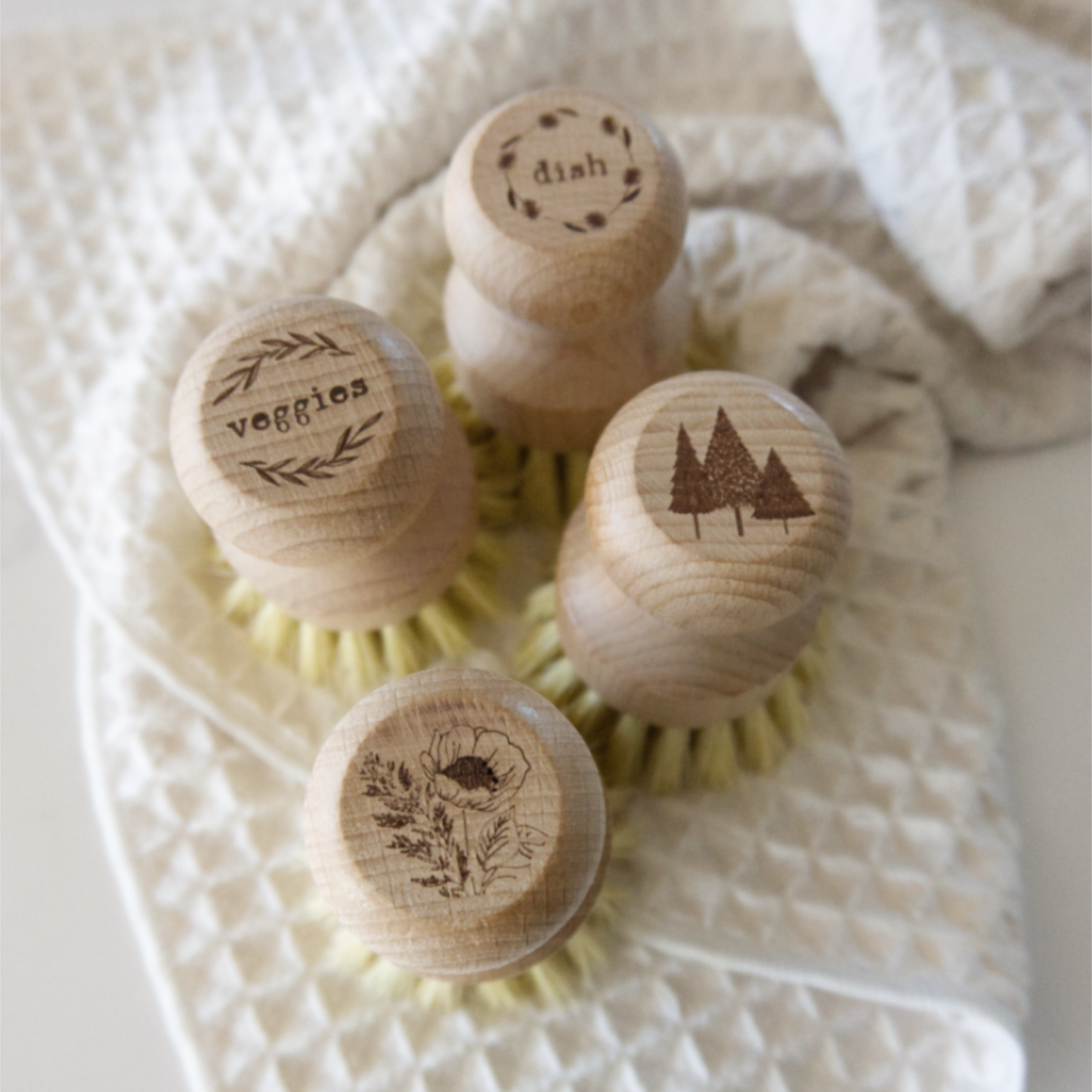 {Poppy Flower} Natural Scrub Brush with Beech Wood + Sisal